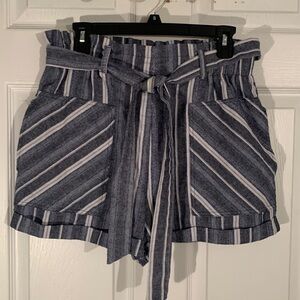 Fashion on Earth Blue & White Shorts Size M. #238